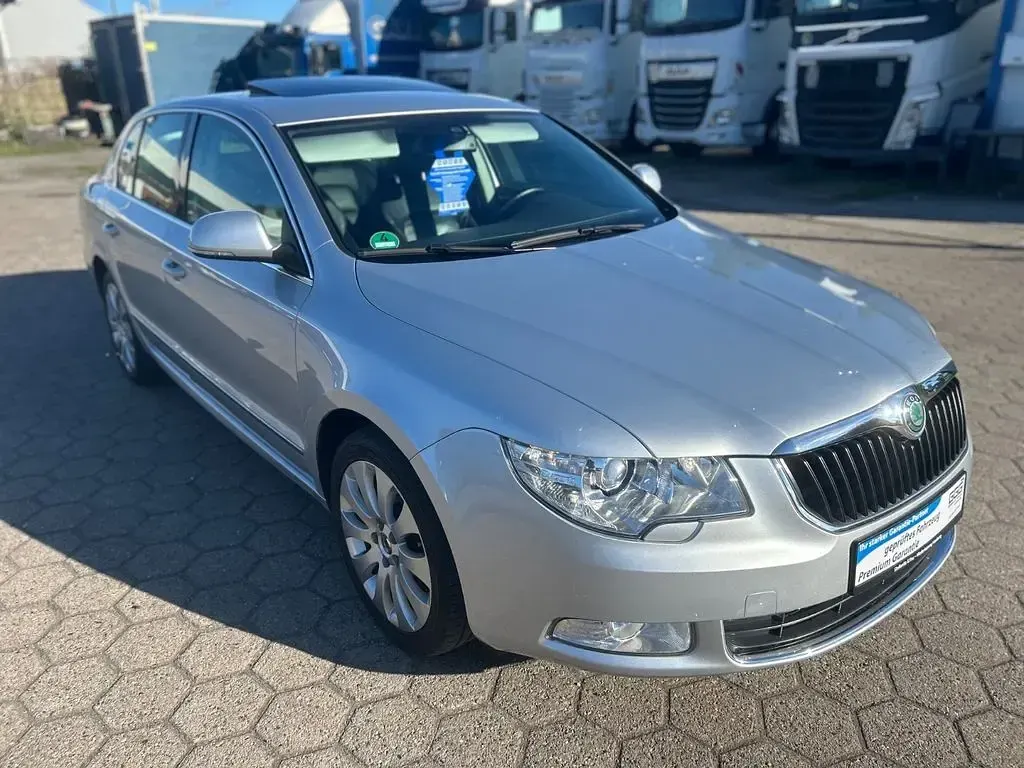Gebraucht Skoda Superb Elegance 160 PS (117 kW) 2009 Silber Limousine