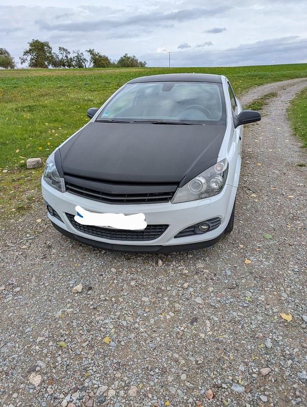 Weiß Gebraucht 2009 Opel Astra GTC Kleinwagen | 3.500 € (Fairer Preis) - Bild 1/4