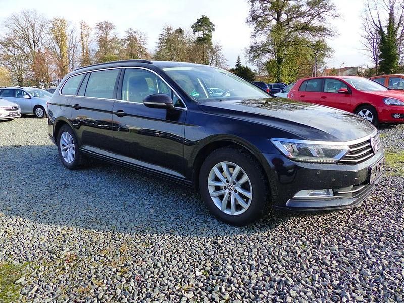 Schwarz Gebraucht 2017 VW Passat Comfortline Kombi | 14.799 € (Guter Preis) - Bild 1/4