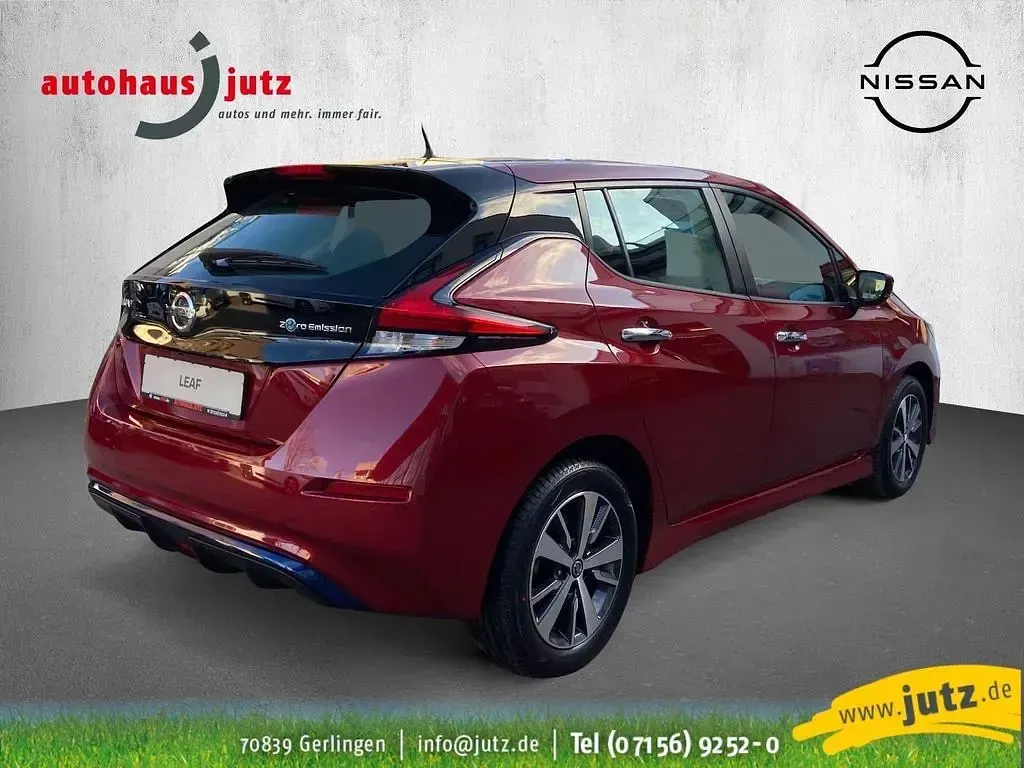 Gebraucht Nissan Leaf Acenta 110 kW (150 PS) 2021 New red (m) Kleinwagen