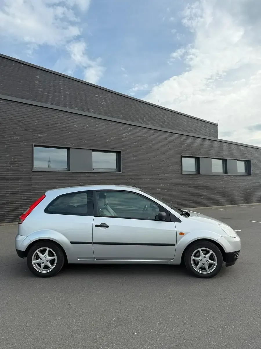 Brugt Ford Fiesta Ambiente 60 HK (44 kW) 2003 Grå Hatchback