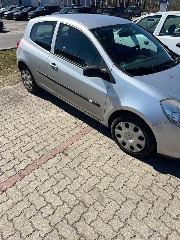 Gebraucht Renault Clio II 75 PS (55 kW) 2008 Grau Kleinwagen