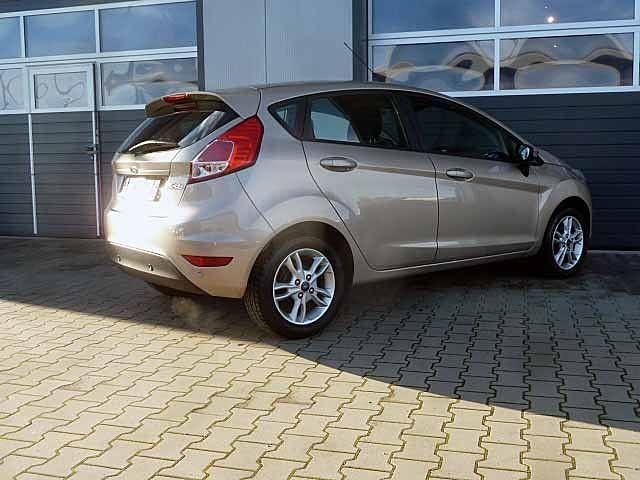 Gebraucht Ford Fiesta Celebration 80 PS (58 kW) 2016 Beige Limousine