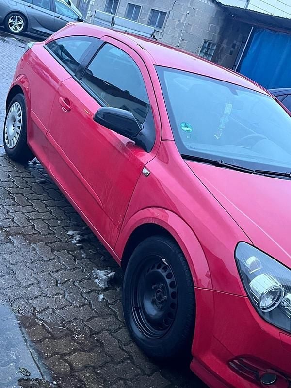 Rot Gebraucht 2005 Opel Astra GTC Limousine | 600 € (Superpreis) - Bild 1/4