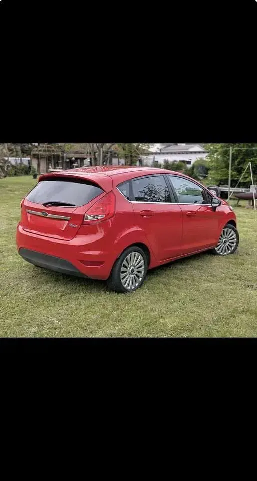 Gebraucht Ford Fiesta Titanium 97 PS (71 kW) 2009 Rot Kleinwagen