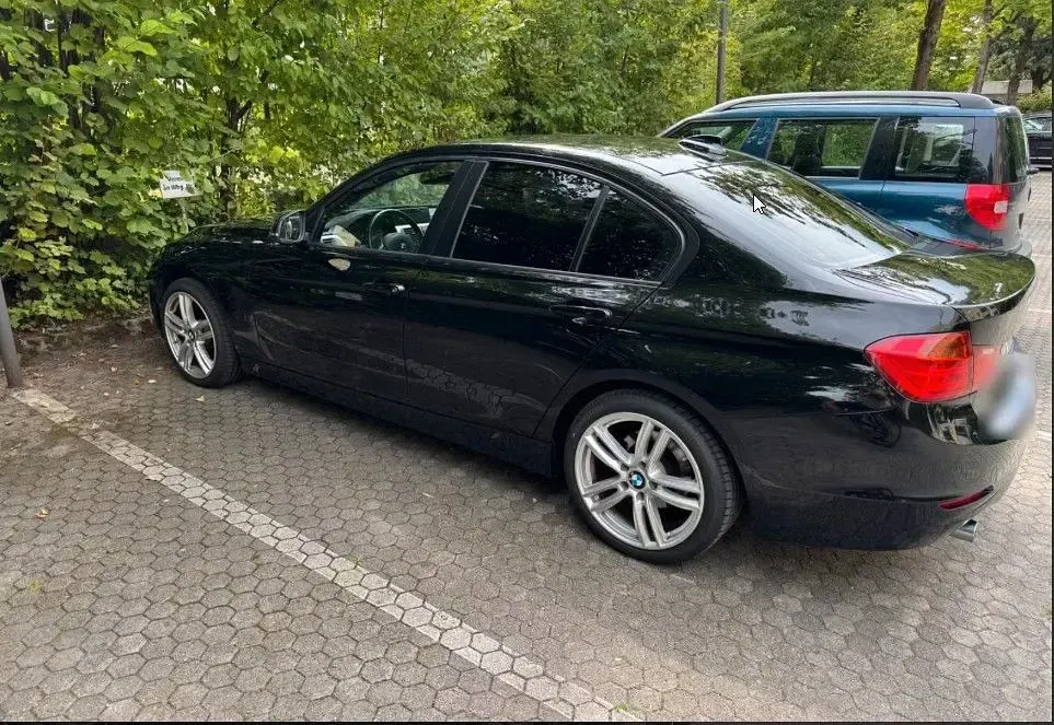 Gebraucht BMW 320 Sport Line 184 PS (135 kW) 2014 Schwarz Limousine