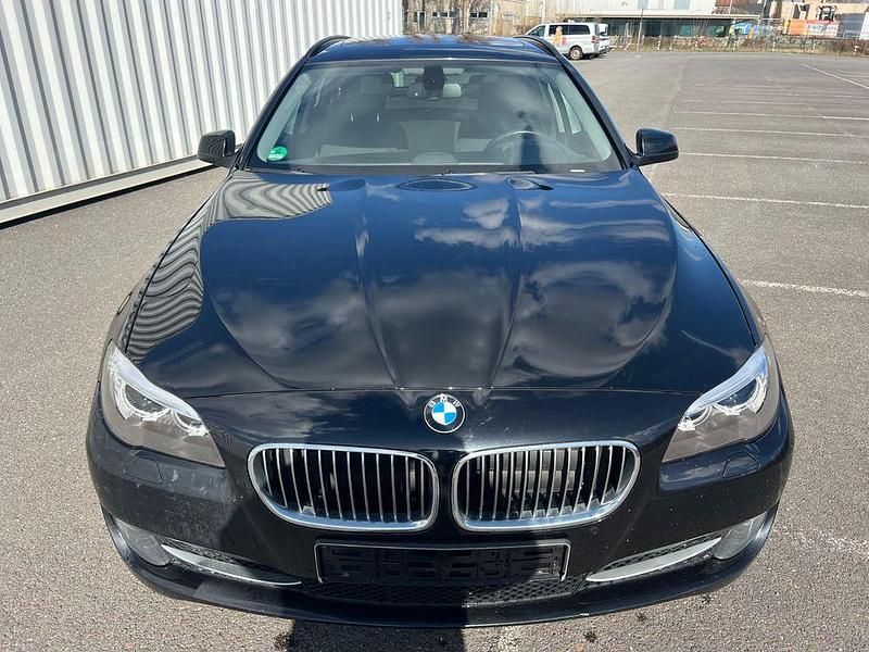 Gebraucht BMW 520 184 PS (135 kW) 2012 Schwarz Kombi