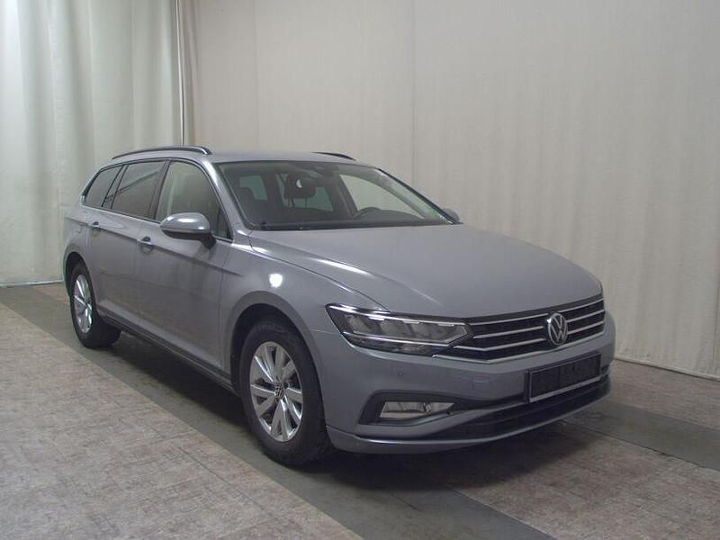 Gebraucht VW Passat 150 PS (110 kW) 2023 Grau Kombi