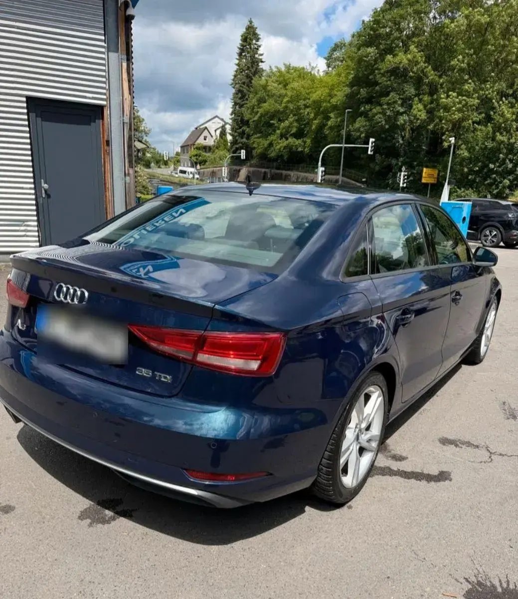 Gebraucht Audi A3 Comfort 150 PS (110 kW) 2019 Blau Limousine
