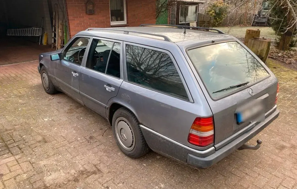 Second-hand Mercedes E300 109 CP (80 kW) 1988 Gri Break