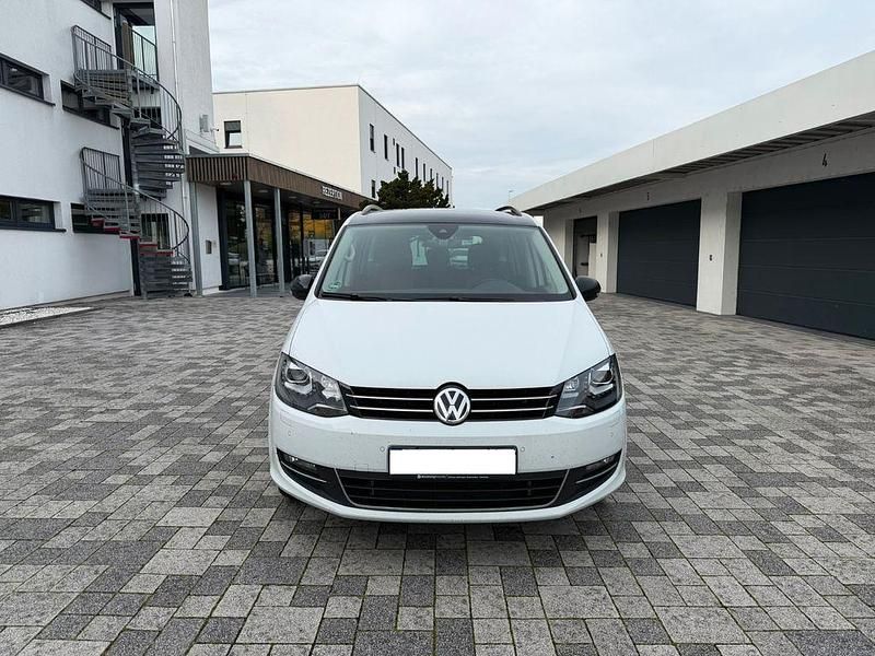 Weiß Gebraucht 2021 VW Sharan Highline Van / Kleinbus | 29.600 € (Guter Preis) - Bild 1/4
