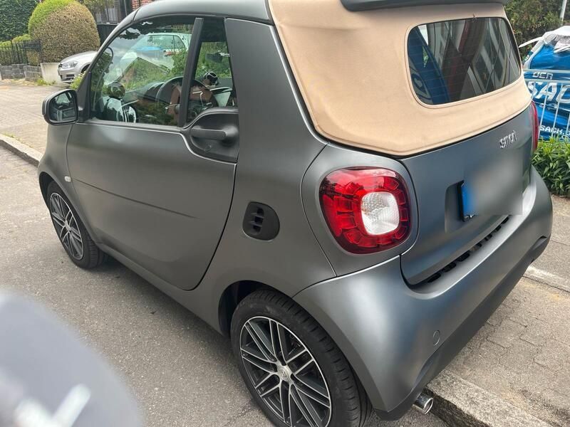 Grau Gebraucht 2019 Smart ForTwo Cabrio Cabrio | 16.900 € (Fairer Preis) - Bild 1/4