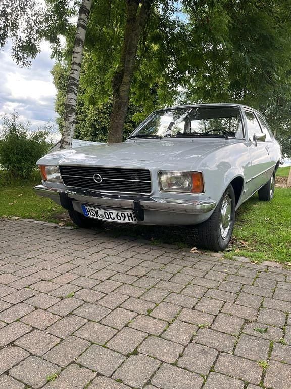 Grau Gebraucht 1973 Opel Rekord Limousine | 18.000 € - Bild 1/4