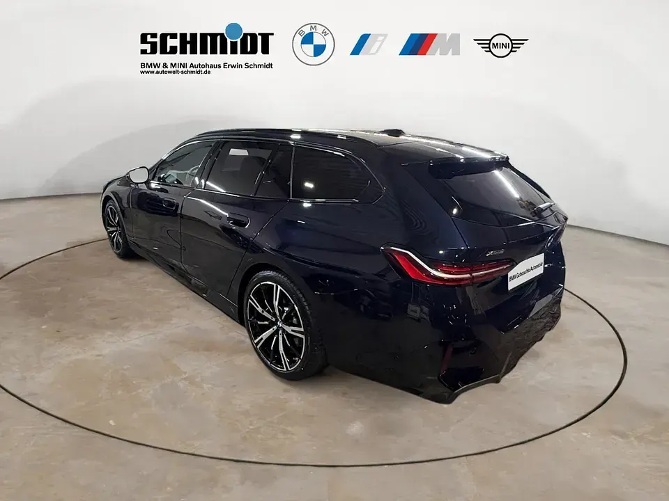 Gebraucht BMW 540 M Sport 303 PS (222 kW) 2025 Carbon schwarz Kombi