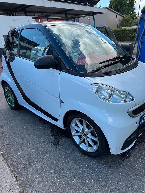 Weiß Gebraucht 2013 Smart ForTwo Coupé Passion Coupé | 6.799 € (Etwas zu teuer) - Bild 1/4
