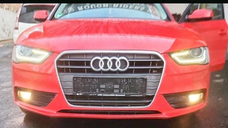 Rot Gebraucht 2012 Audi A4 Limousine | 6.999 € (Guter Preis) - Bild 1/4