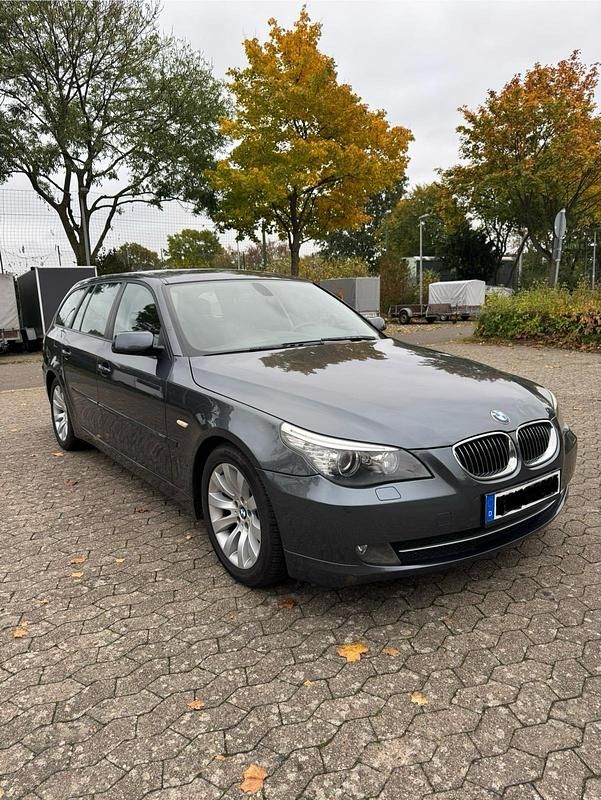 Grau Gebraucht 2008 BMW 523 Kombi | 6.400 € (Fairer Preis) - Bild 1/4