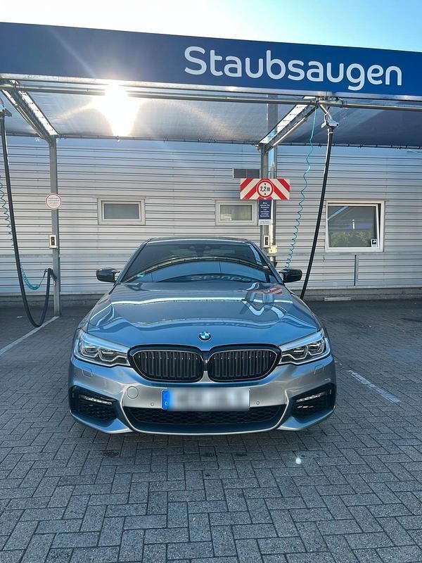 Grau Gebraucht 2017 BMW 540 M Sport Limousine | 32.950 € (Etwas zu teuer) - Bild 1/4