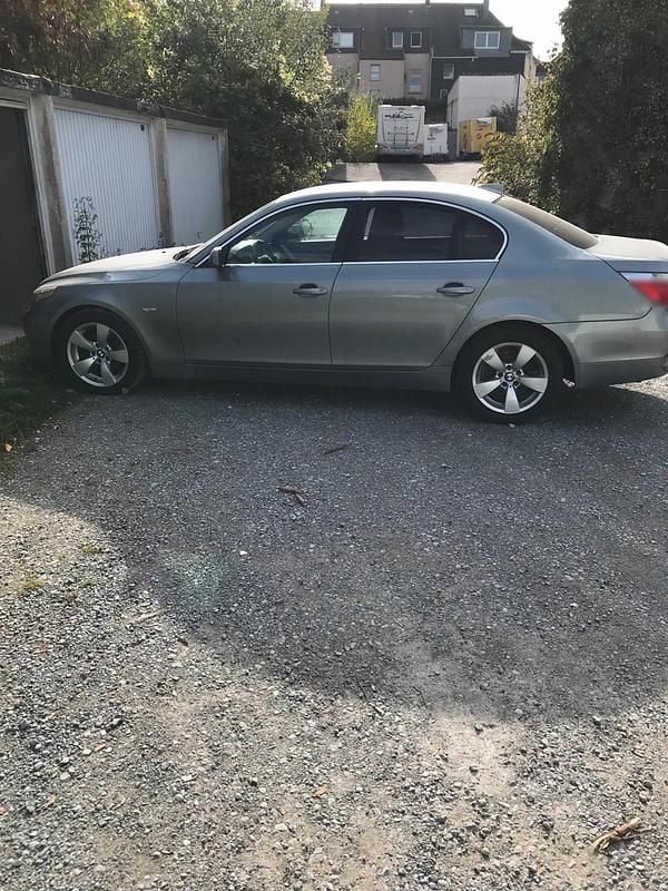 Gebraucht BMW 520 163 PS (119 kW) 2007 Grau Limousine