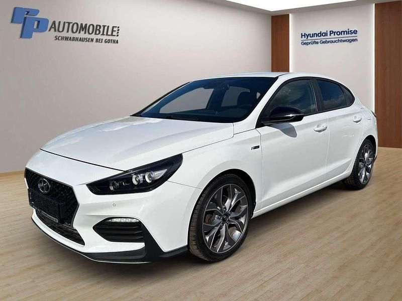 Weiß Gebraucht 2019 Hyundai i30 N Line Limousine | 18.900 € (Etwas zu teuer) - Bild 1/4