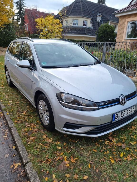 Silber Gebraucht 2018 VW Golf VII Trendline Kombi | 8.650 € (Guter Preis) - Bild 1/4