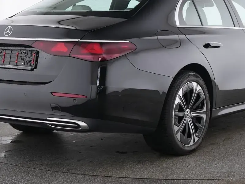 Gebraucht Mercedes E300 Avantgarde 313 PS (230 kW) 2025 Schwarz Limousine