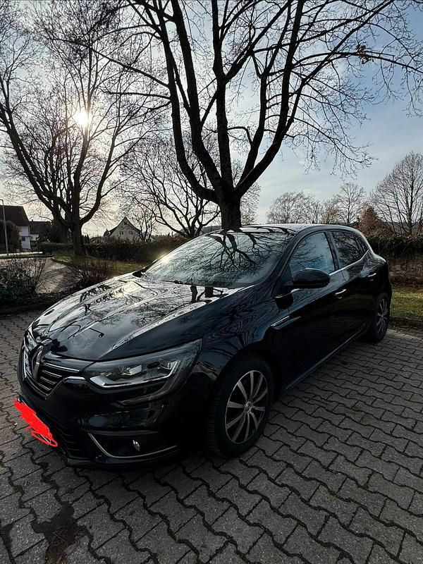 Schwarz Gebraucht 2016 Renault Mégane IV Bose Edition Limousine | 11.399 € (Fairer Preis) - Bild 1/4