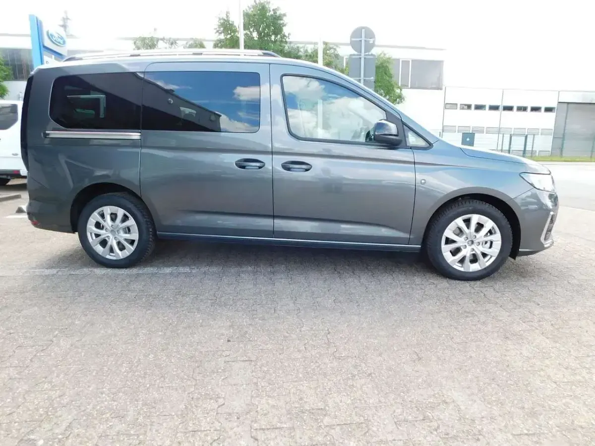 Neu Ford Tourneo Connect Titanium 122 PS (89 kW) 2026 Grau Van / Kleinbus
