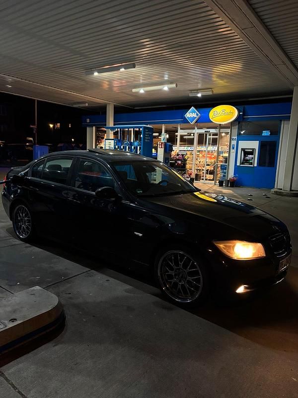 Gebraucht BMW 320 150 PS (110 kW) 2007 Schwarz Limousine