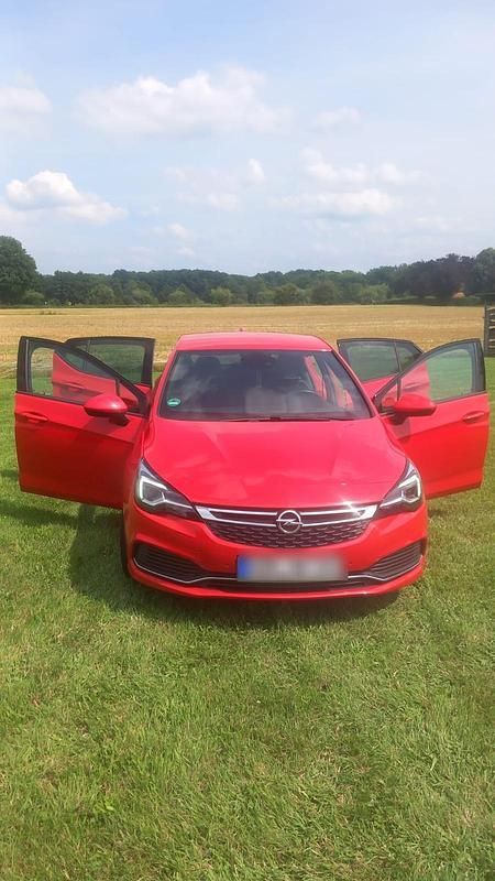 Rot Gebraucht 2017 Opel Astra OPC Limousine | 9.200 € (Guter Preis) - Bild 1/4
