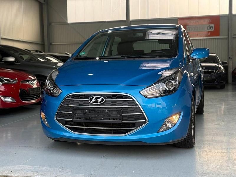 Gebraucht Hyundai ix20 90 PS (66 kW) 2016 Blau Kleinwagen