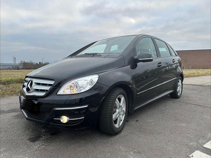 Gebraucht Mercedes B180 116 PS (85 kW) 2011 Schwarz Van / Kleinbus