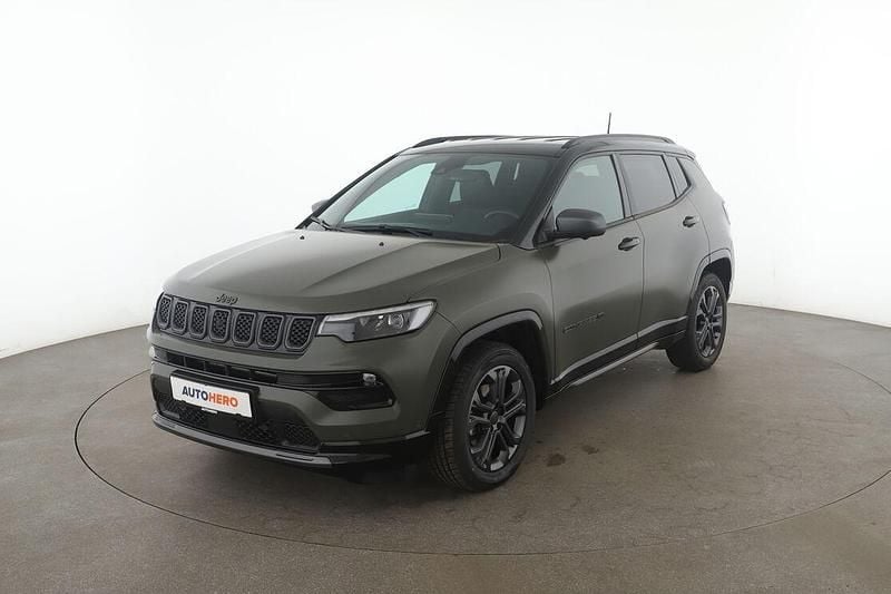 Grün Gebraucht 2021 Jeep Compass 80th Anniversary SUV | 22.920 € (Fairer Preis) - Bild 1/3