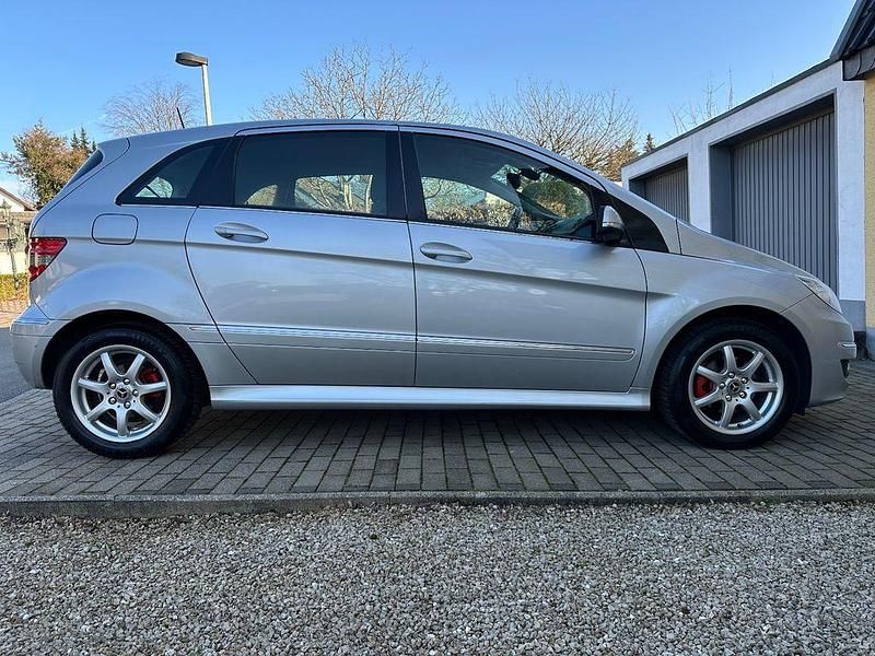 Gebraucht Mercedes B150 95 PS (69 kW) 2009 Silber Van / Kleinbus