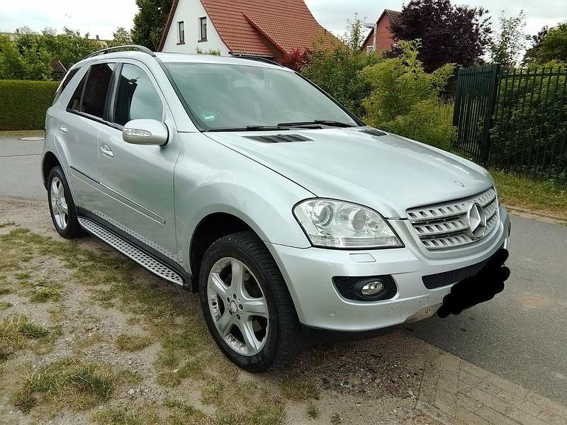 Silber Gebraucht 2008 Mercedes ML350 SUV | 5.799 € (Superpreis) - Bild 1/4