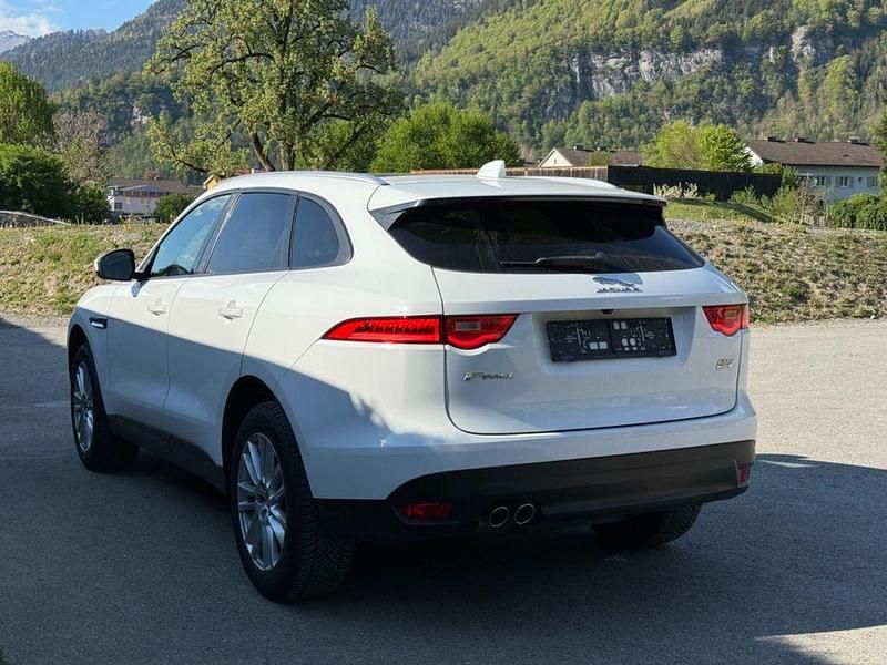 Gebraucht Jaguar F-Pace Pure 179 PS (131 kW) 2018 Weiß SUV