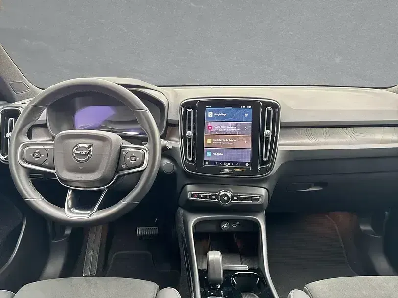 Używany Volvo XC40 Core 169 kW (231 KM) 2023 Czarny SUV