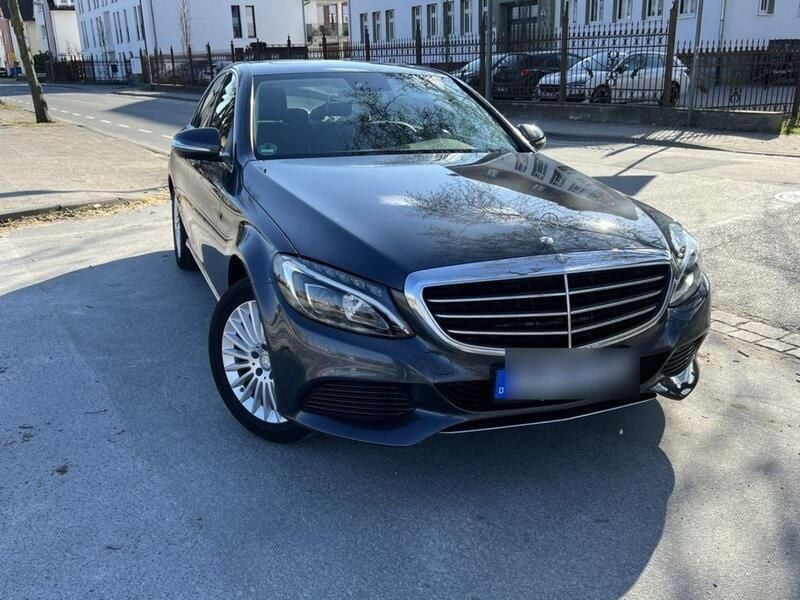 Grau Gebraucht 2015 Mercedes C180 Limousine | 17.999 € (Etwas zu teuer) - Bild 1/4