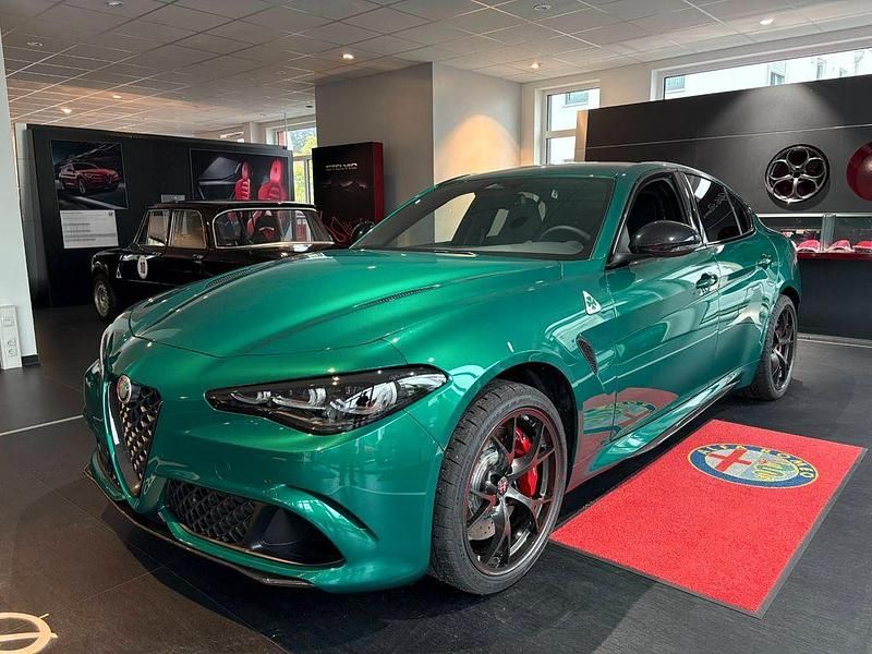 Grün Neu 2025 Alfa Romeo Giulia Quadrifoglio Limousine | 97.900 € (Etwas zu teuer) - Bild 1/4