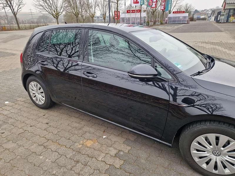 Schwarz Gebraucht 2015 VW Golf LOUNGE Limousine | 7.500 € (Superpreis) - Bild 1/4