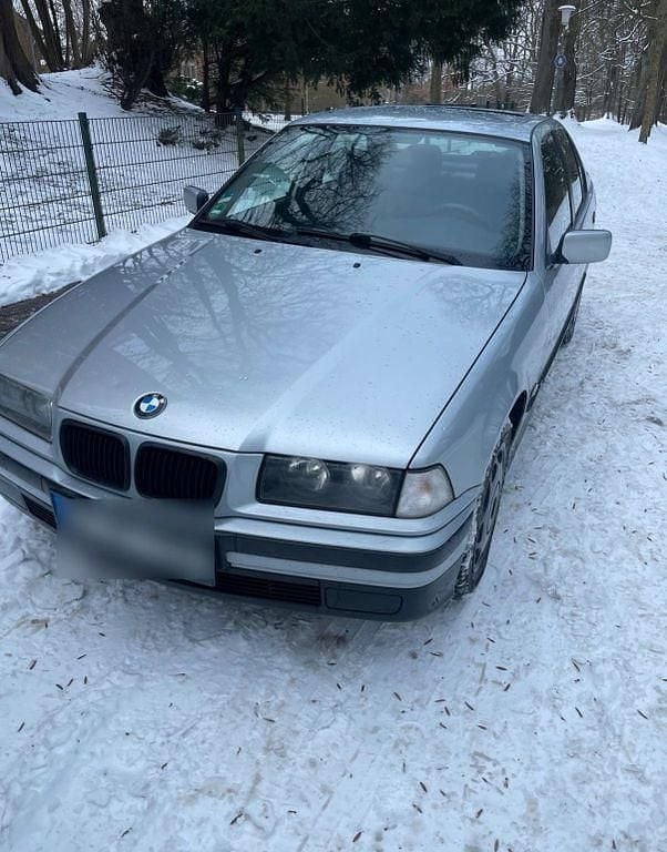 Silber Gebraucht 1997 BMW 316 Limousine | 1.000 € (Superpreis) - Bild 1/4