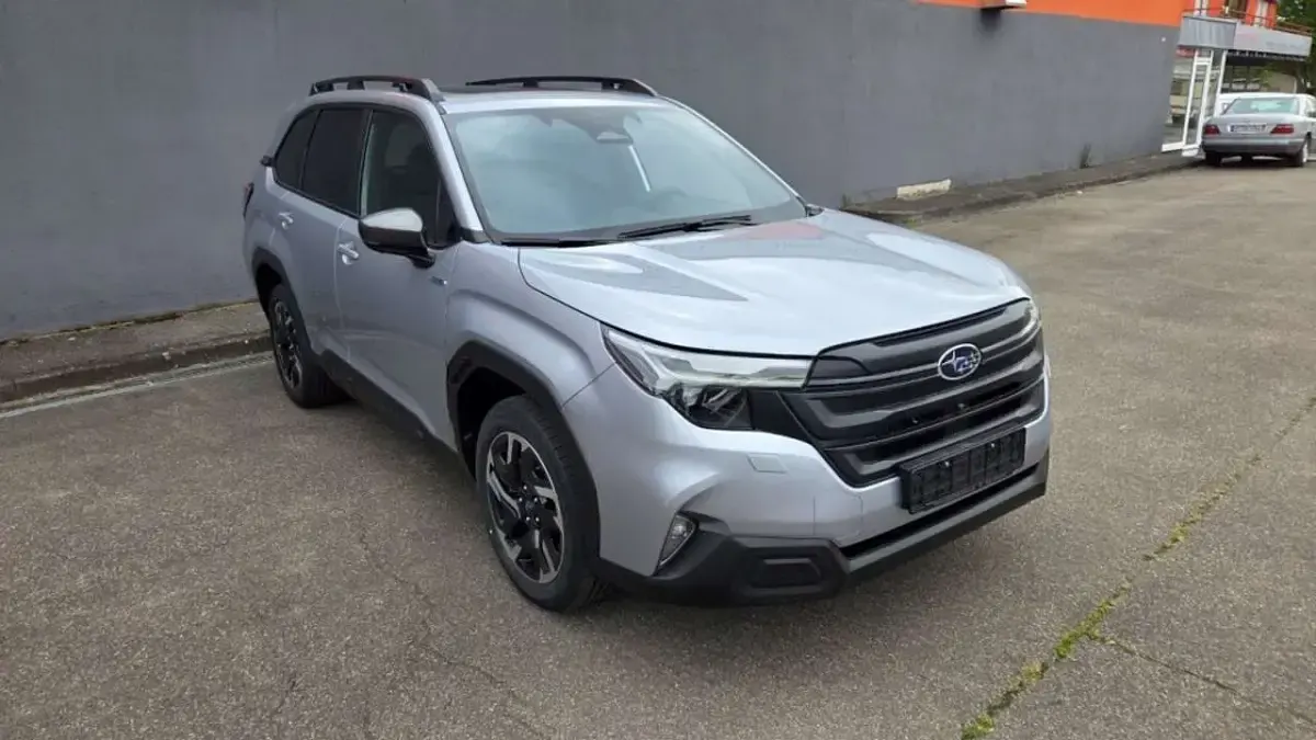 Neu Subaru Forester 136 PS (100 kW) 2026 Silber SUV