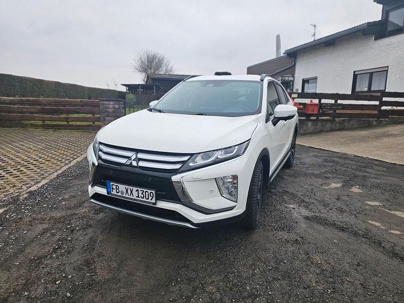 Weiß Gebraucht 2018 Mitsubishi Eclipse Cross SUV | 15.500 € (Fairer Preis) - Bild 1/4