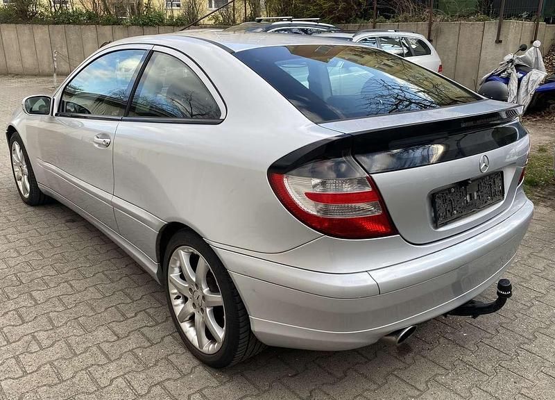 Gebraucht Mercedes C180 143 PS (105 kW) 2005 Iridiumsilber  metalliclack Coupé