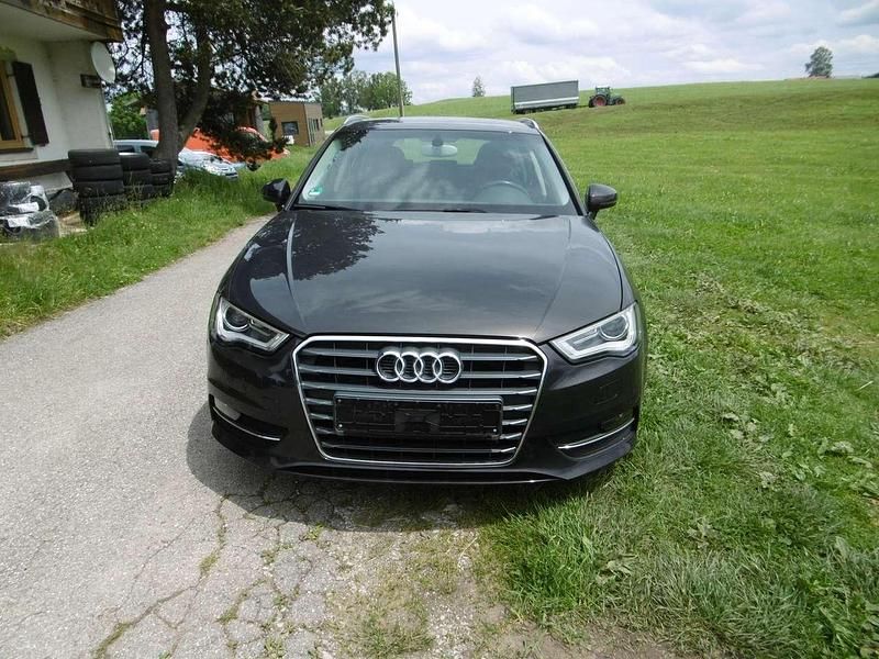 Belugabraun Gebraucht 2014 Audi A3 Sportback Attraction Kleinwagen | 15.900 € (Fairer Preis) - Bild 1/4