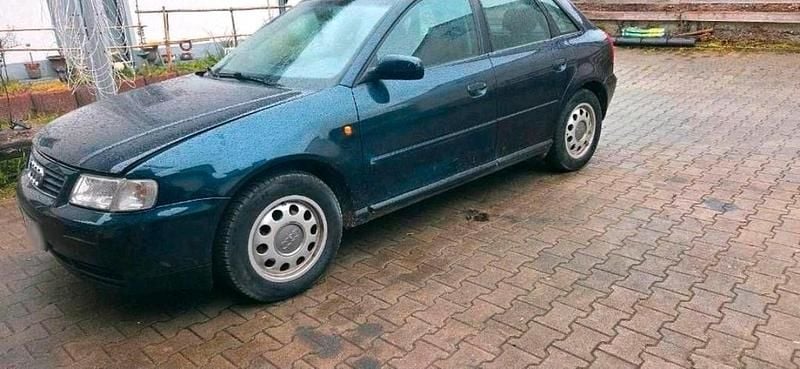 Second-hand Audi A3 101 CP (74 kW) 2000 Albastru Hatchback