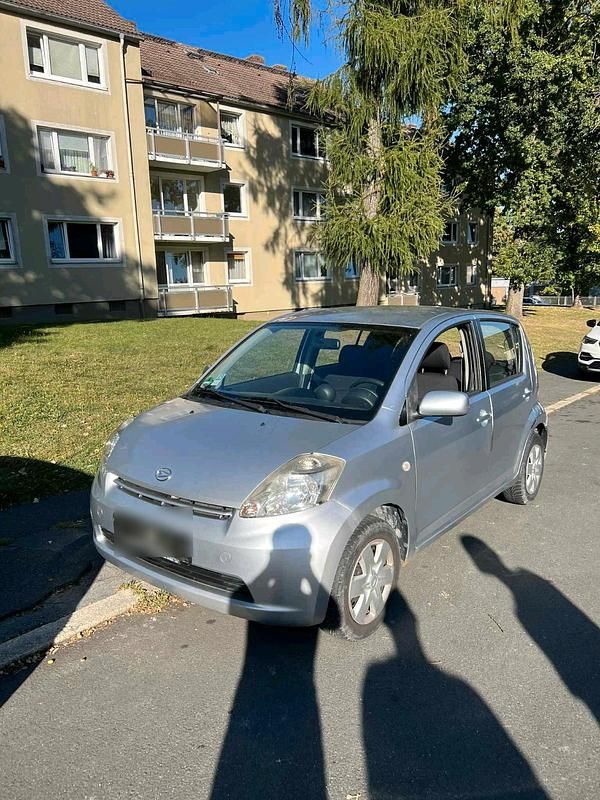 Grau Gebraucht 2007 Daihatsu Sirion Kleinwagen | 1.150 € (Guter Preis) - Bild 1/4
