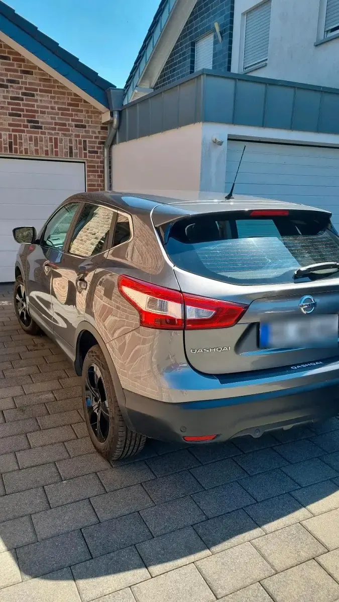 Gebraucht Nissan Qashqai 116 PS (85 kW) 2015 Grau SUV