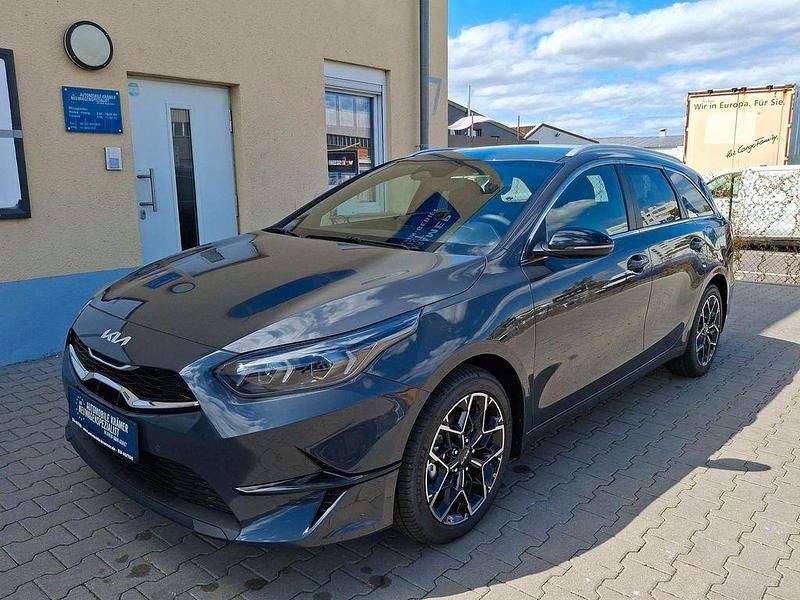 Yucca steel grey metallic/grau Neu 2025 Kia Ceed Sportswagon 3 Kombi | 24.690 € (Guter Preis) - Bild 1/4