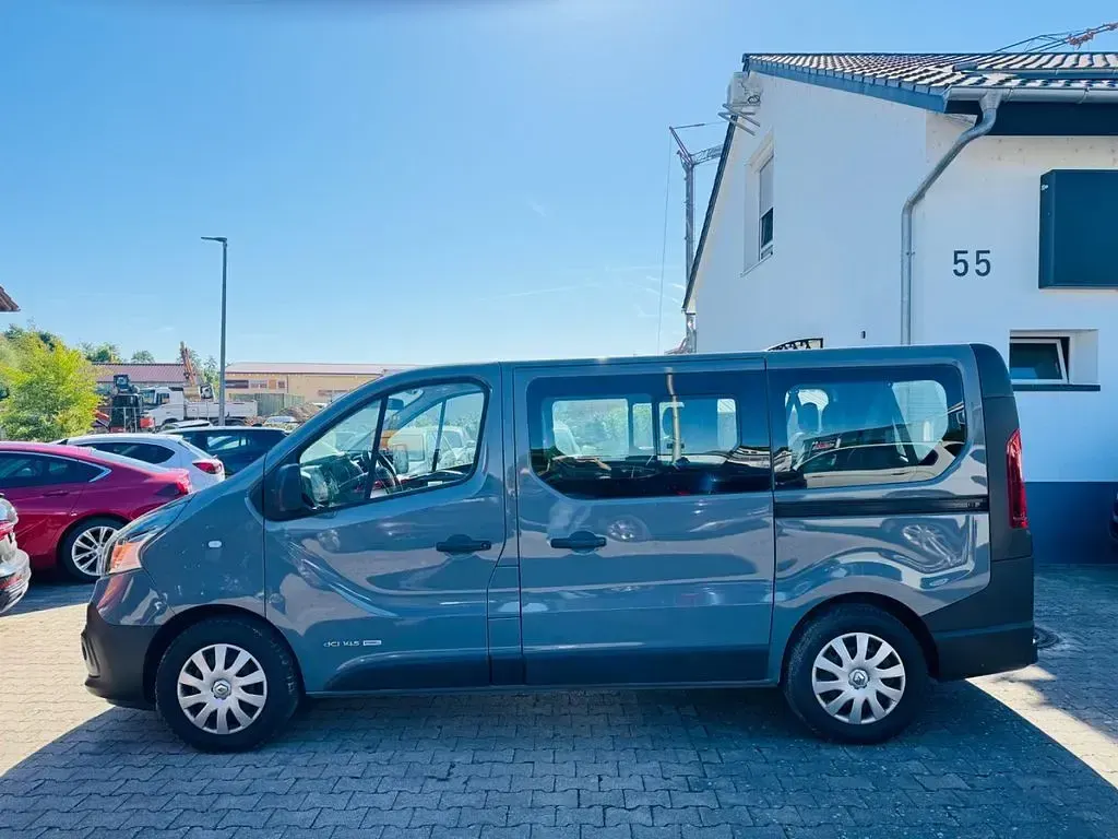 Gebraucht Renault Trafic Expression 145 PS (106 kW) 2016 Grau Van / Kleinbus